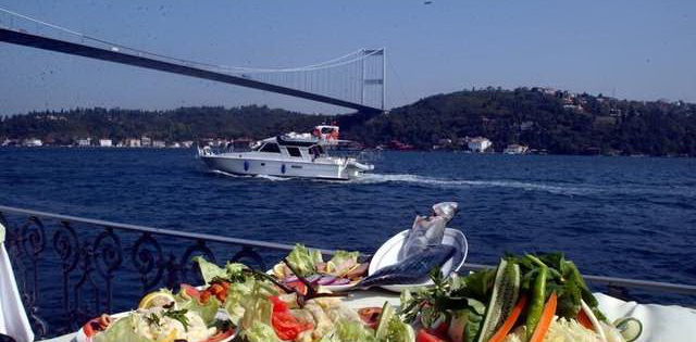 İstanbul Boğazda Balık Yemek